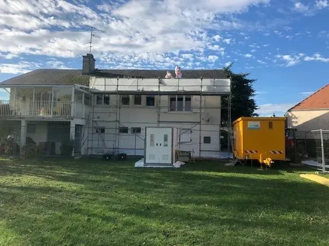 Maison en cours de sécurisation pour un désamiantage