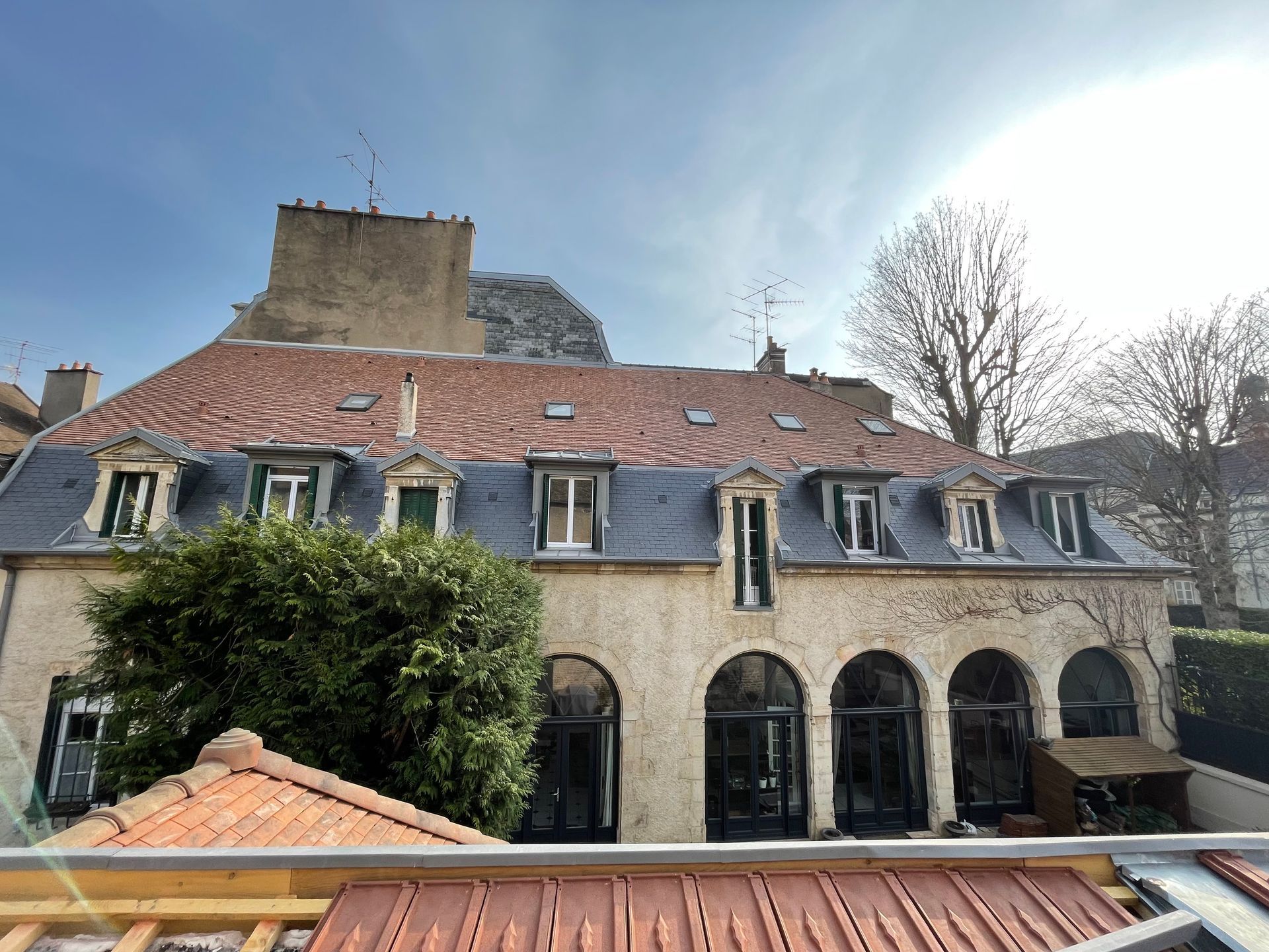 Toiture refaite à neuf sur un bâtiment ancien