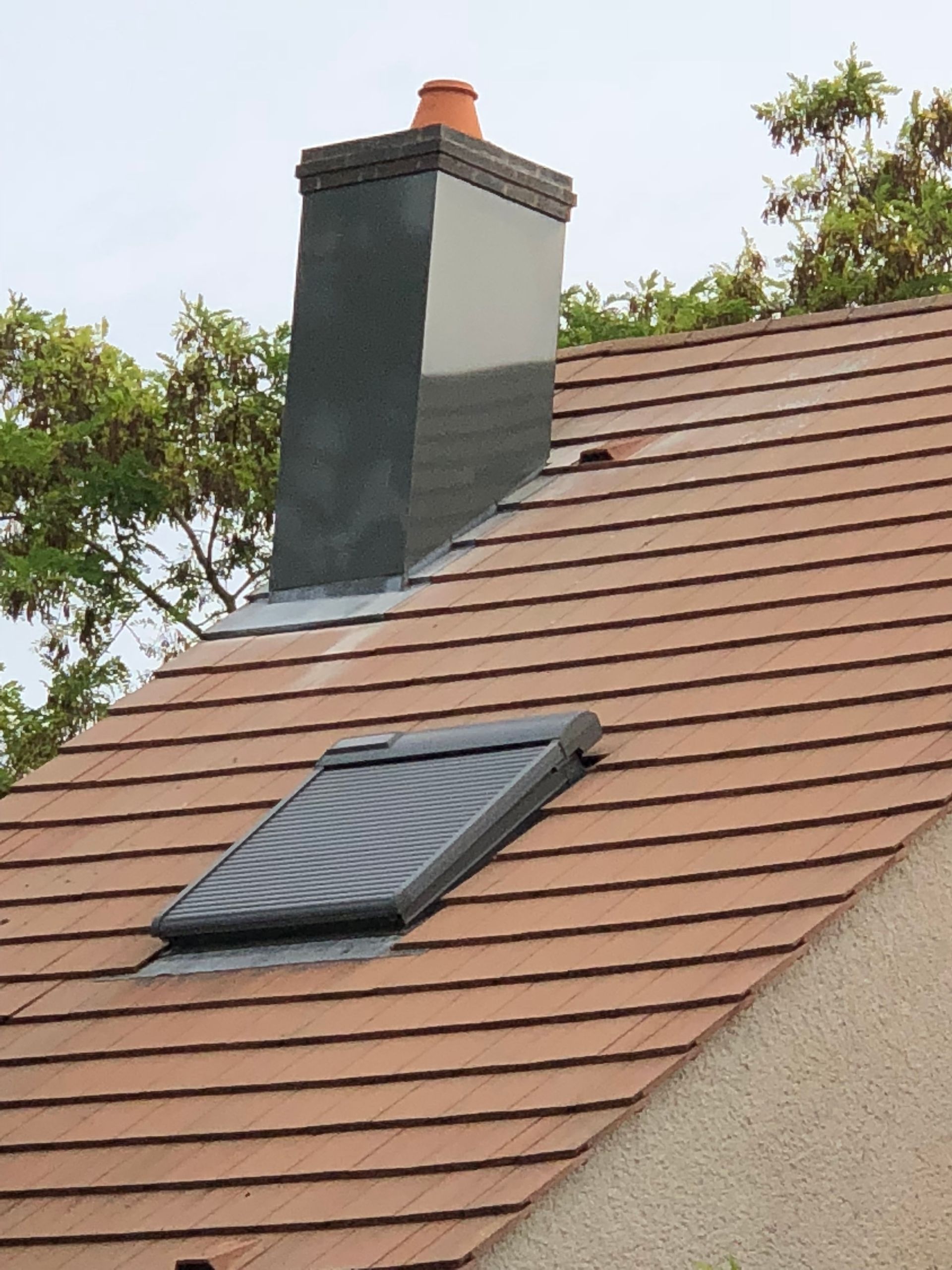 Fenêtre de toit avec volet roulant intégré