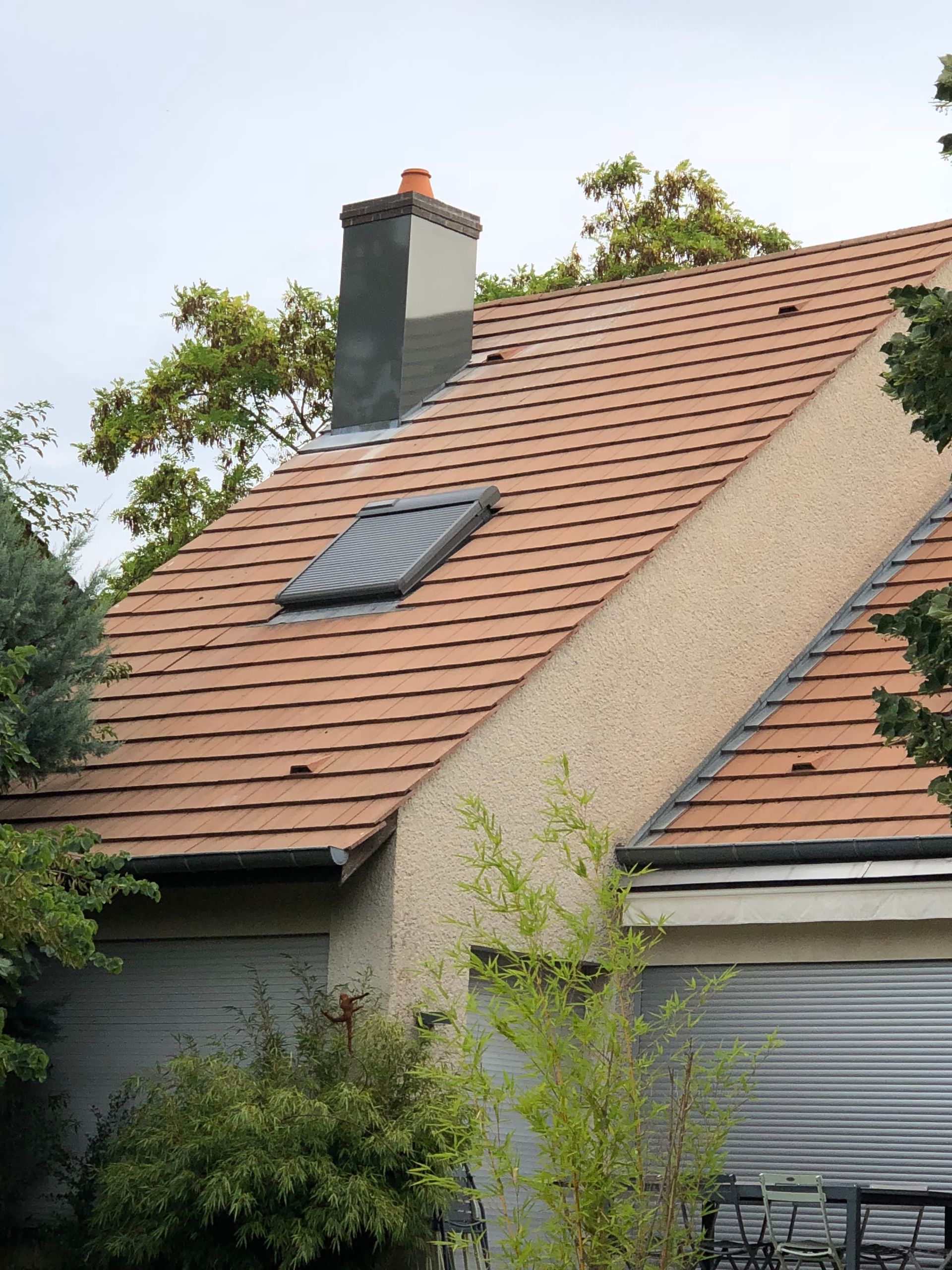 Fenêtre de toit avec volet roulant intégré