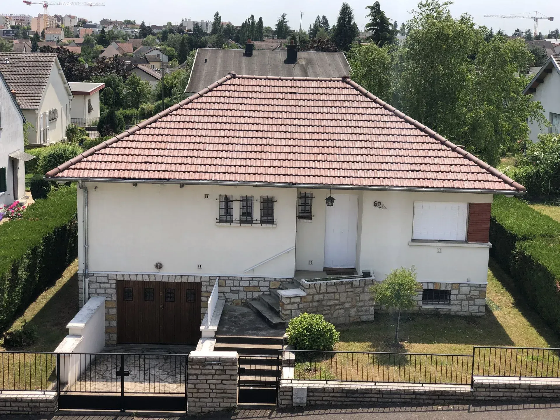Pavillon avec une toiture neuve