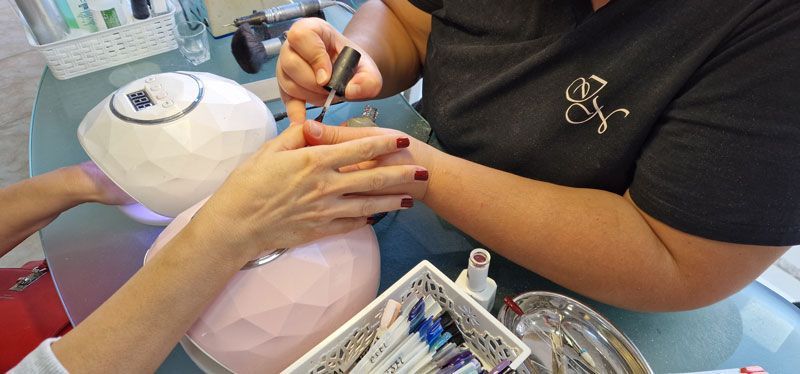 Μανικιουρ - Imagine Nails by Mira Κομμωτήριο - Μανικιούρ & Πεντικιούρ