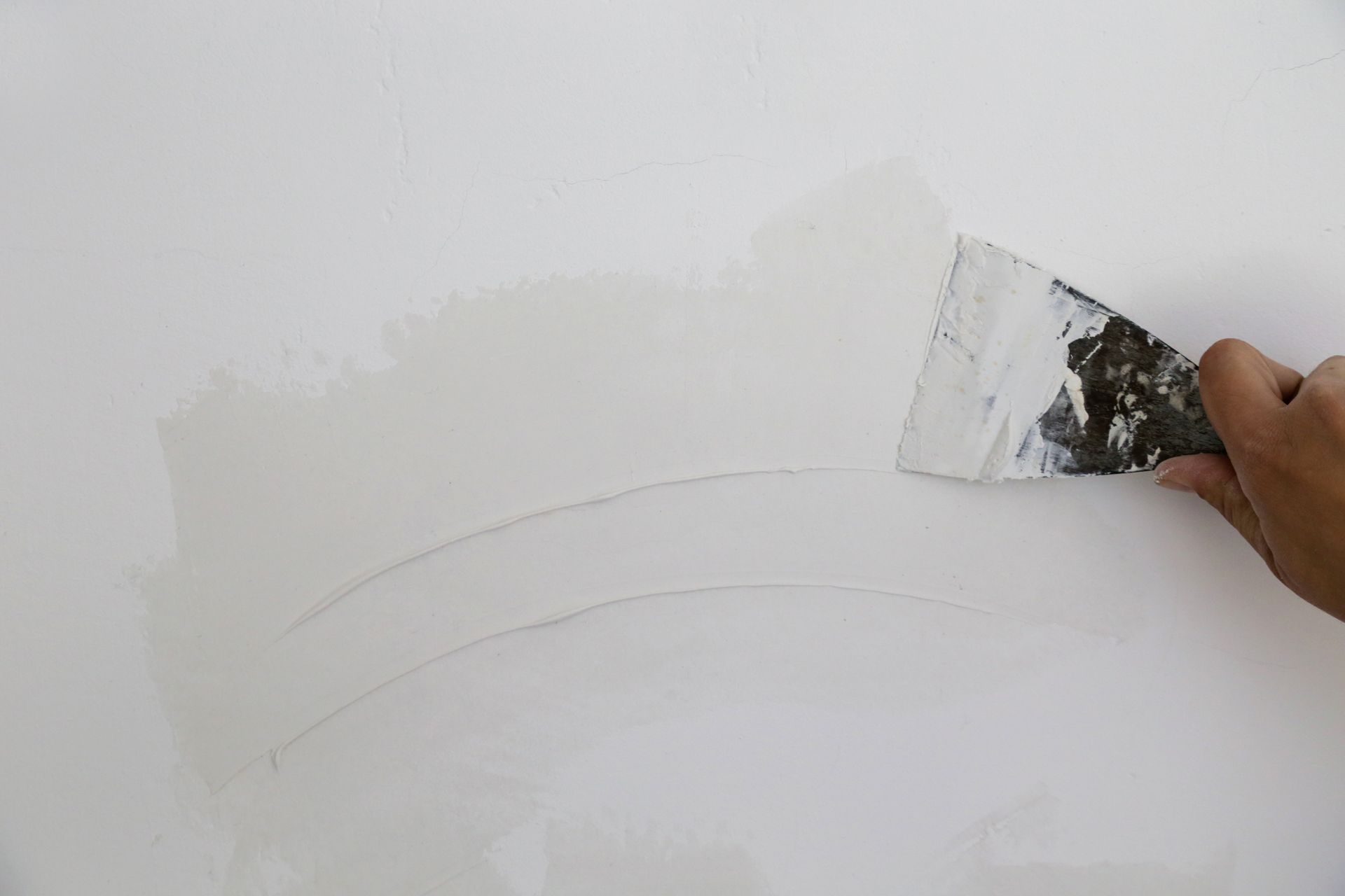 Plâtre blanc sur un mur