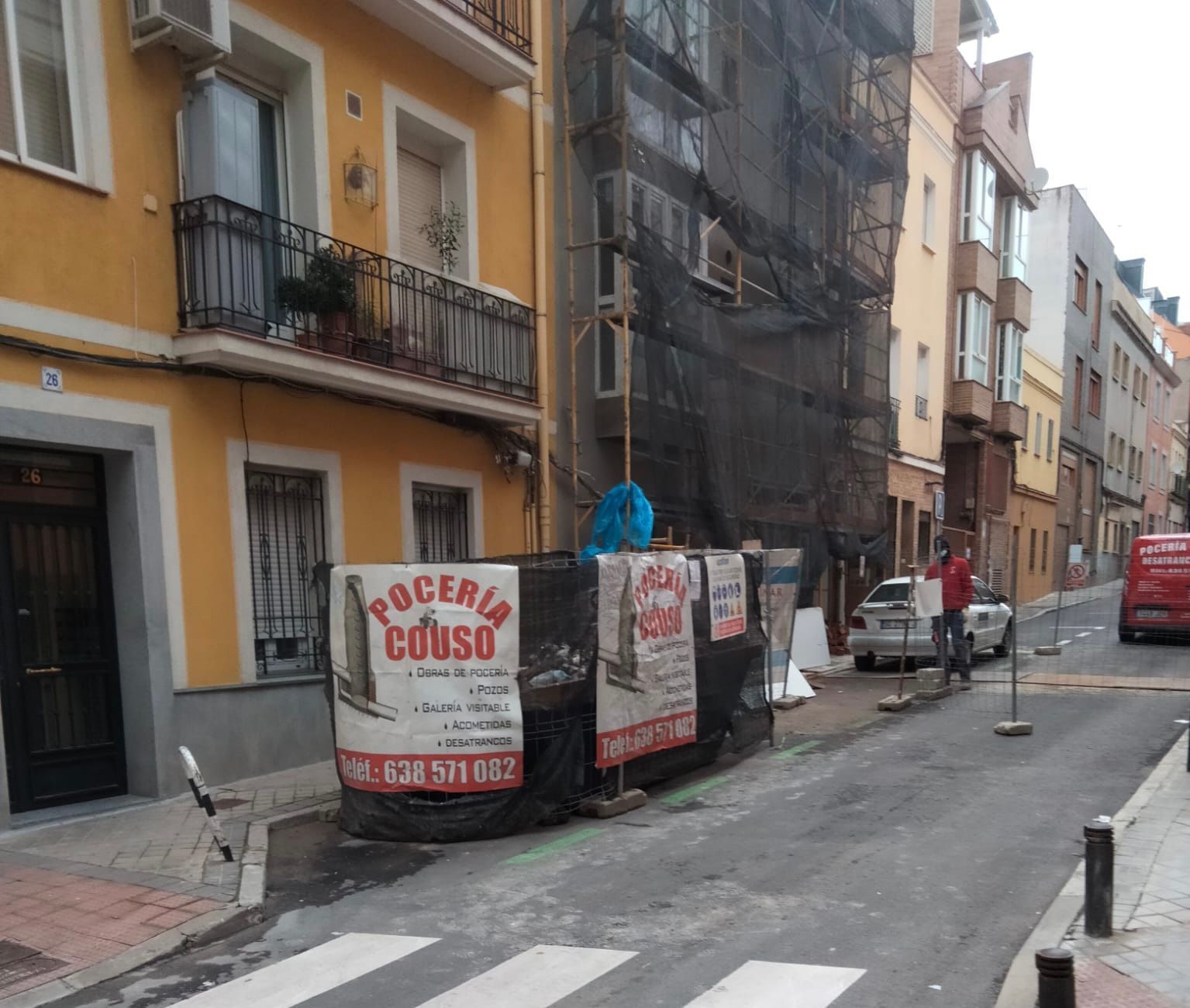 Un cartel al costado de la carretera dice poceria edusso