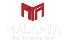 Logotipo de Malamia Taekwondo con emblema rojo y texto blanco sobre fondo claro.