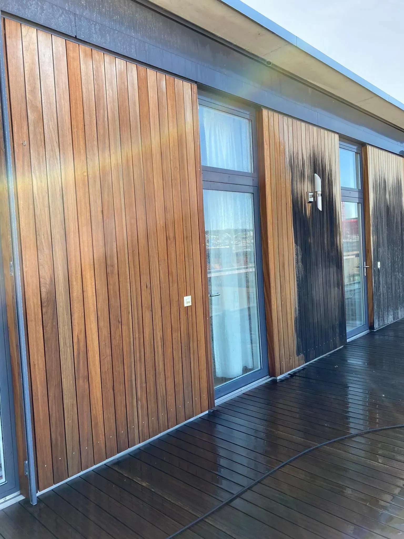 Holzboden und -fassade, Foto von Schär Reinigungen