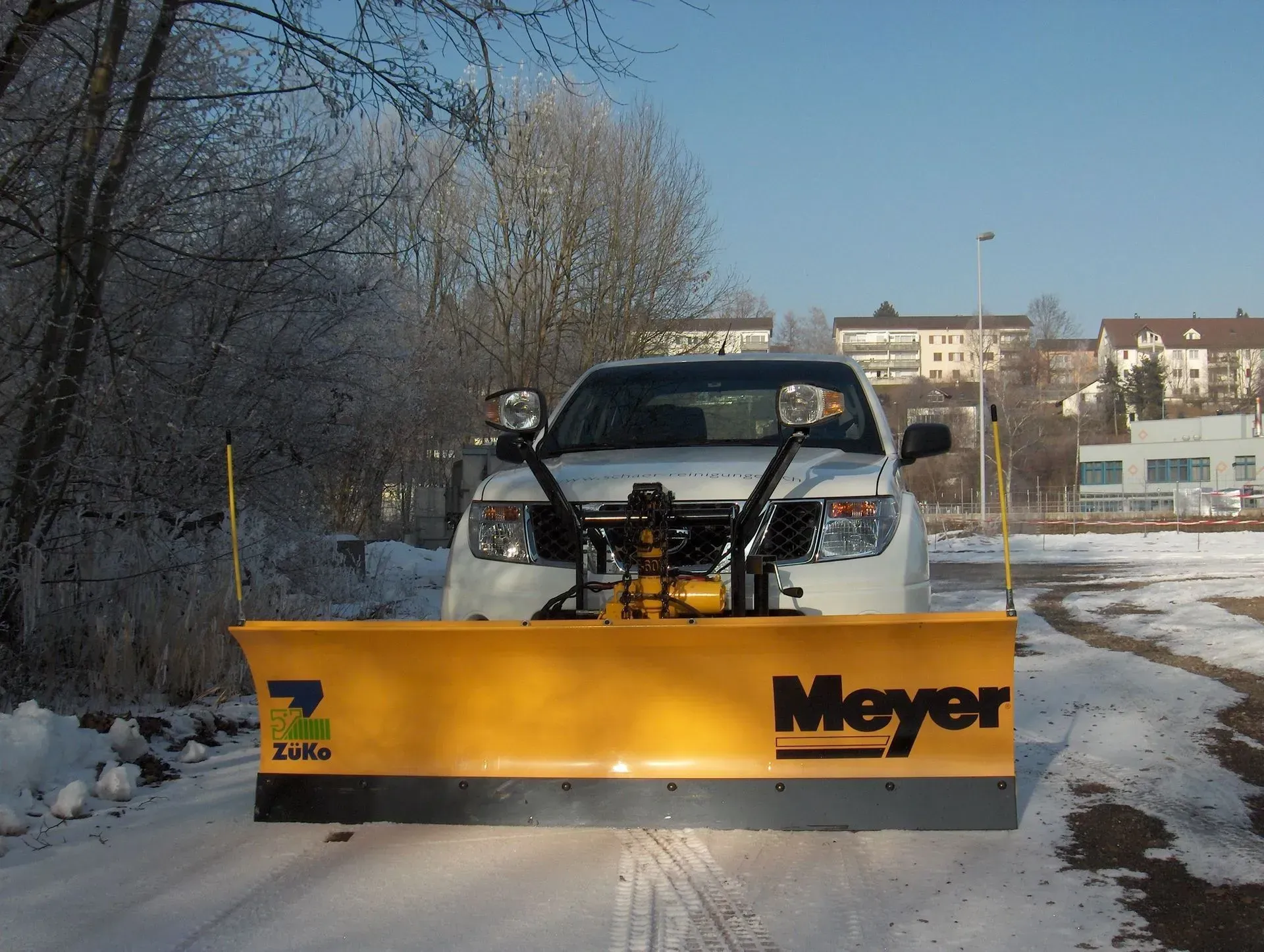 Fahrzeug für Winterdienst von Schär Reinigungen