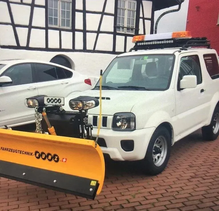 Fahrzeug für Winterdienst von Schär Reinigungen