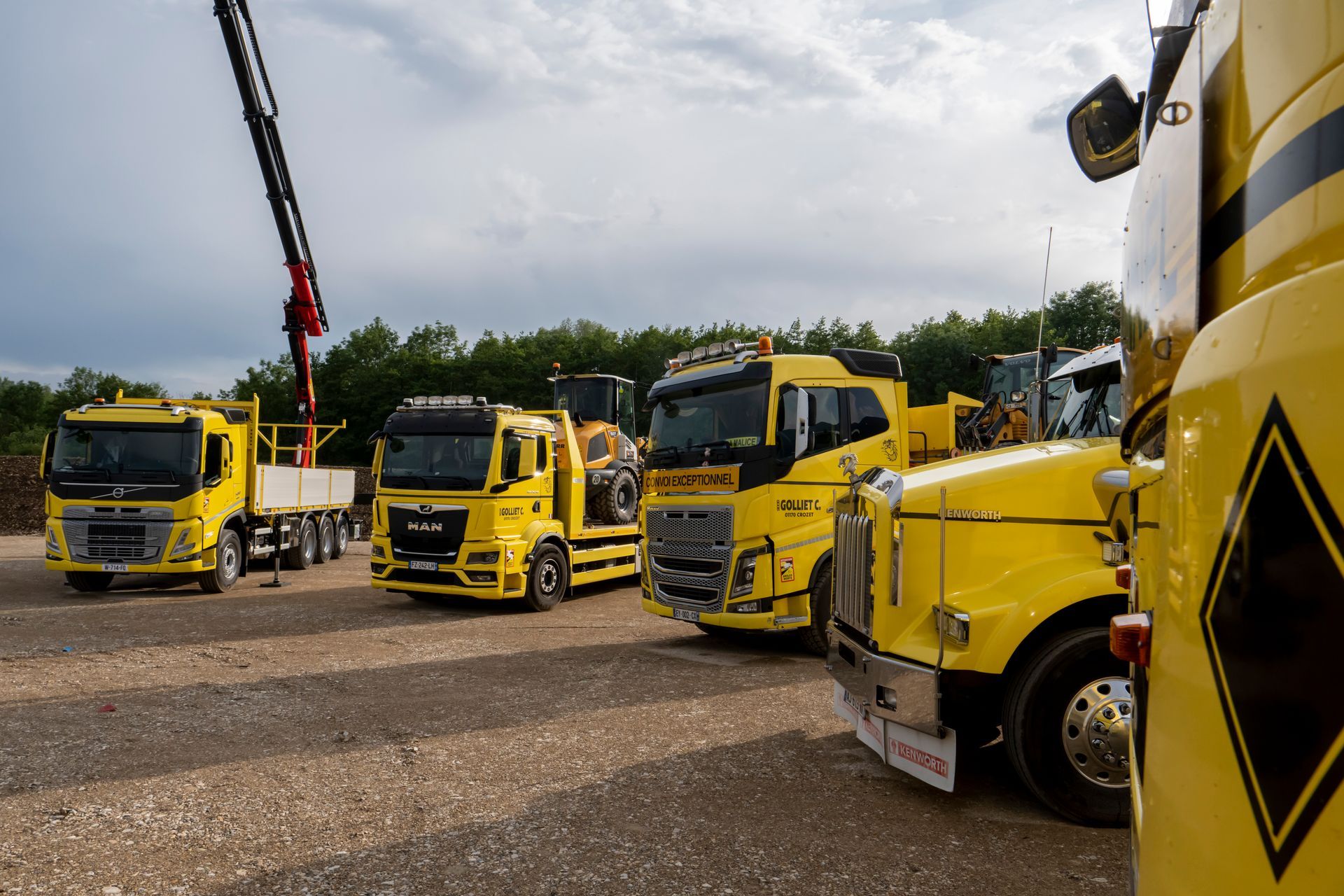 Flotte de véhicules de transport exceptionnel de l'entreprise Christophe Golliet