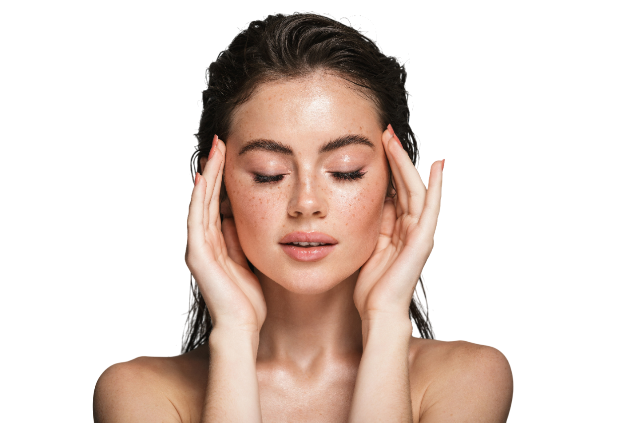 Femme, les yeux fermés, les mains sur les tempes.