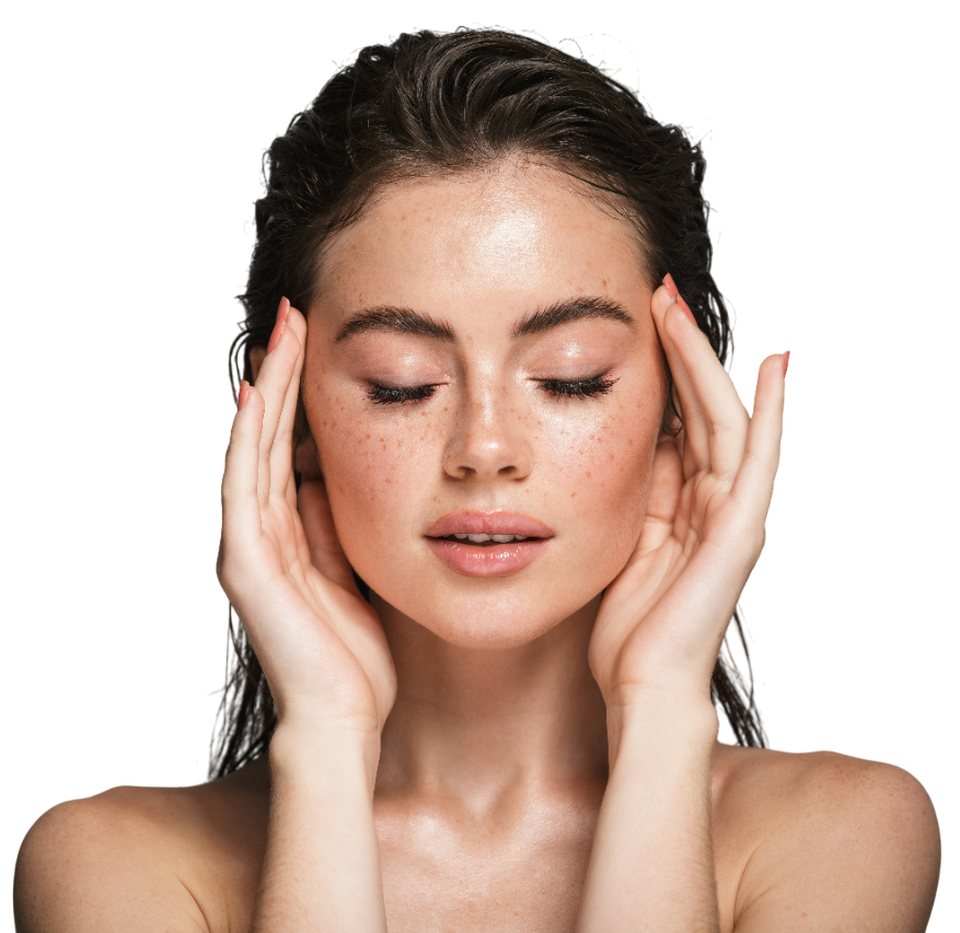 Femme, les yeux fermés, les mains sur ses tempes.