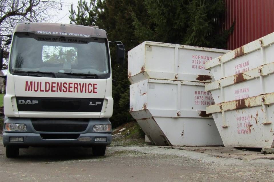Transporter für den Muldenservice und Container