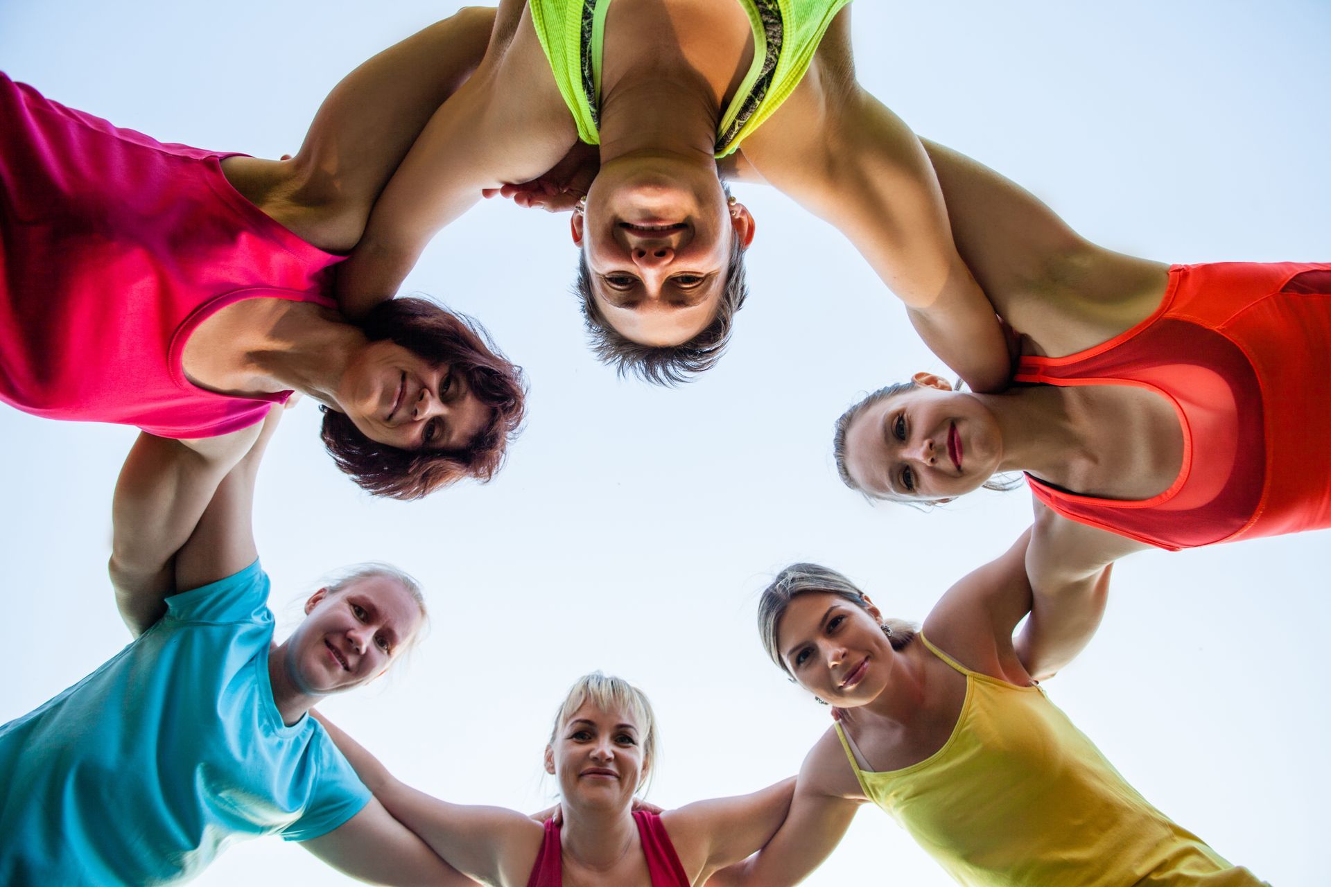 Photo d'une équipe sportive préservant les relations afin de réduire les coûts de justice