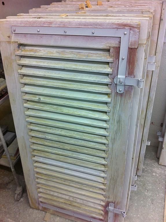 Spritzwerk Fensterläden vorher