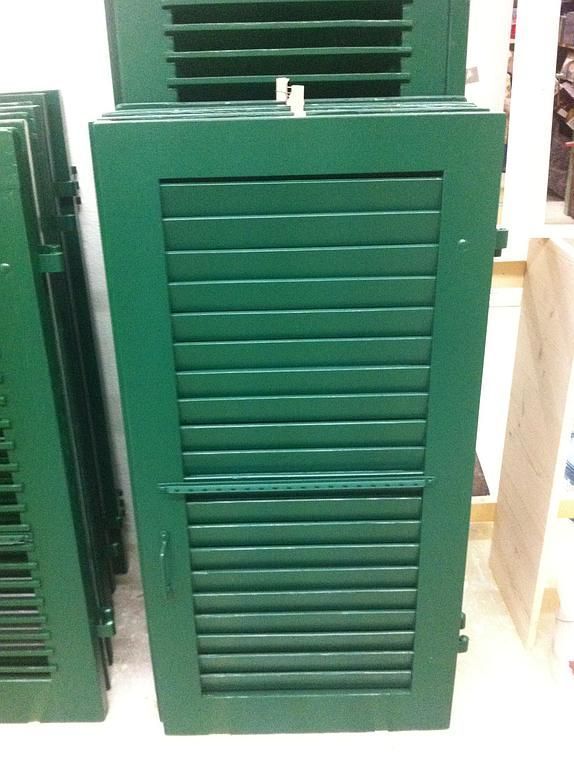 Spritzwerk Fensterläden vorher