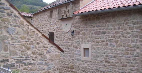 Combettes - Ravalement de murs en pierre