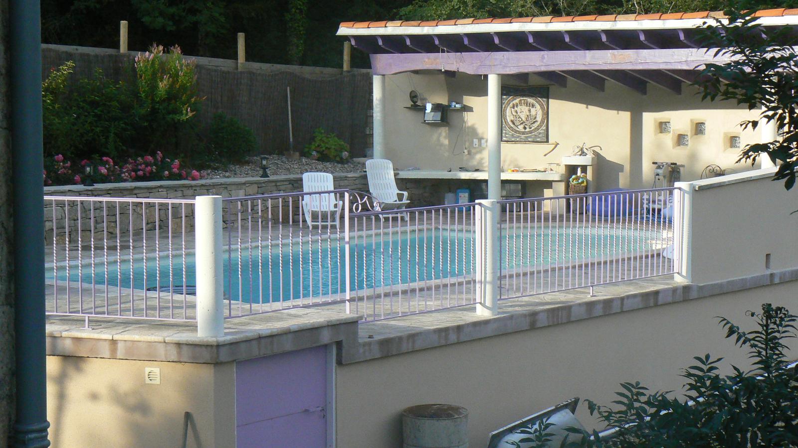 piscine forme libre dans l'Aveyron