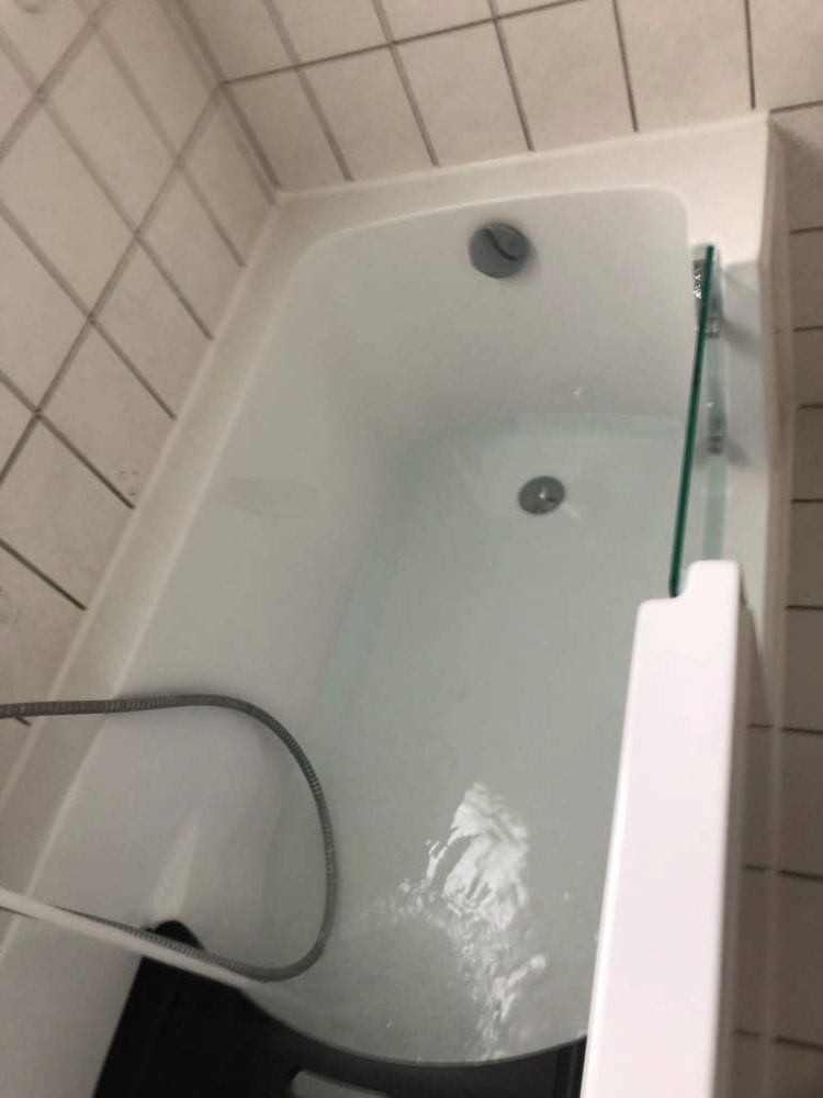 Wannen Wöhner | 0800 330 46 49 | Badewannenaustausch | Altersgerechte Badumbauten