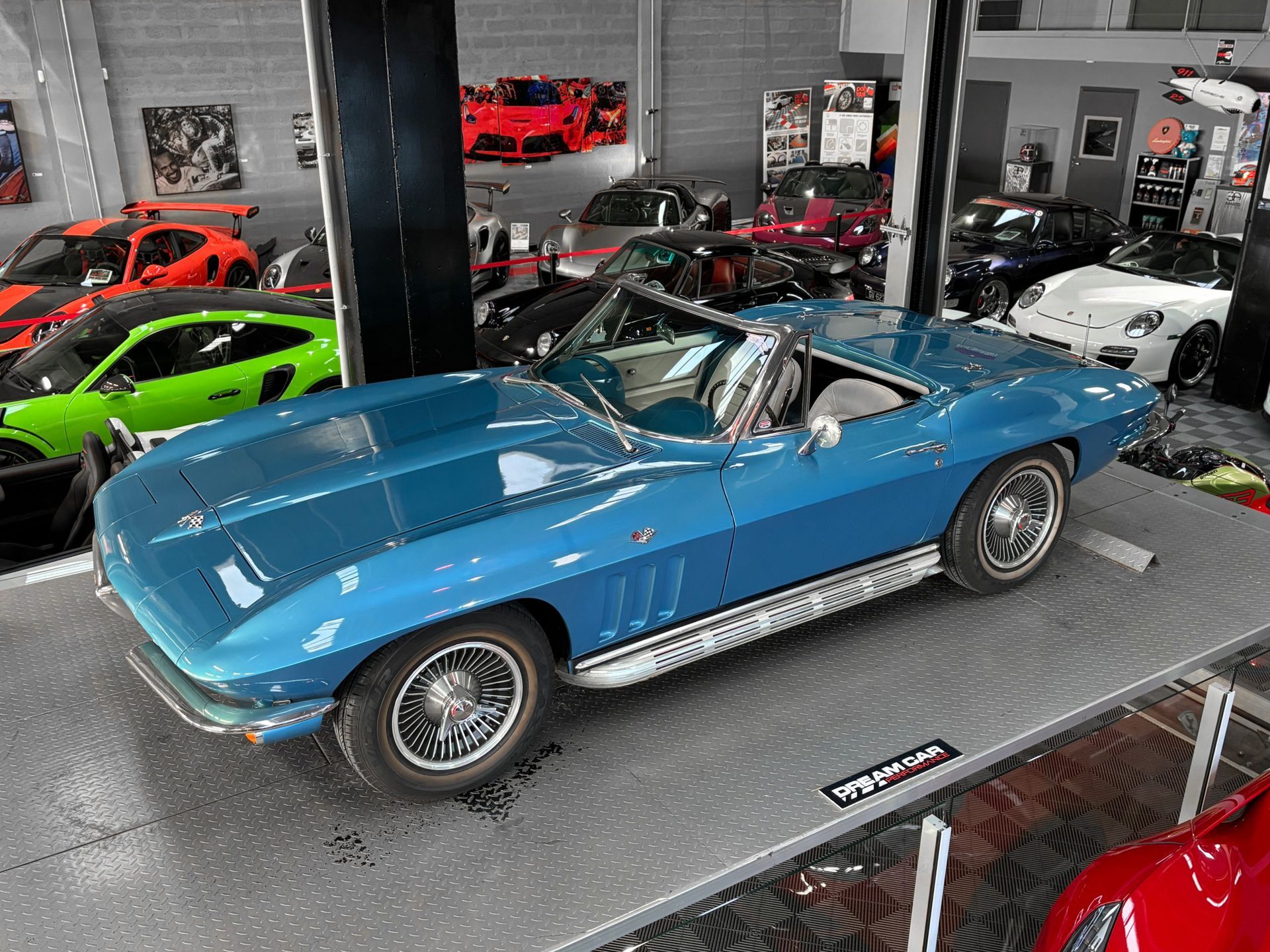 Corvette décapotable bleue vintage