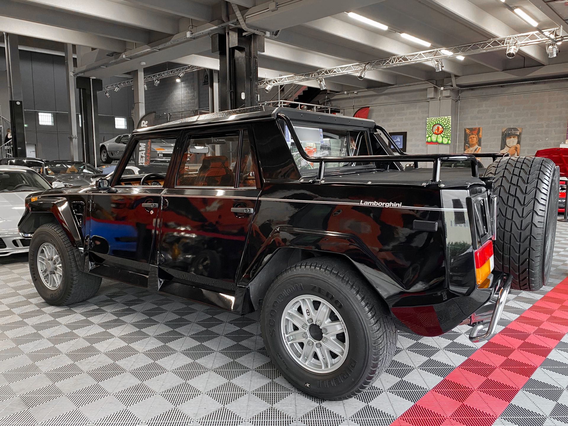 Pick-up Lamborghini LM002