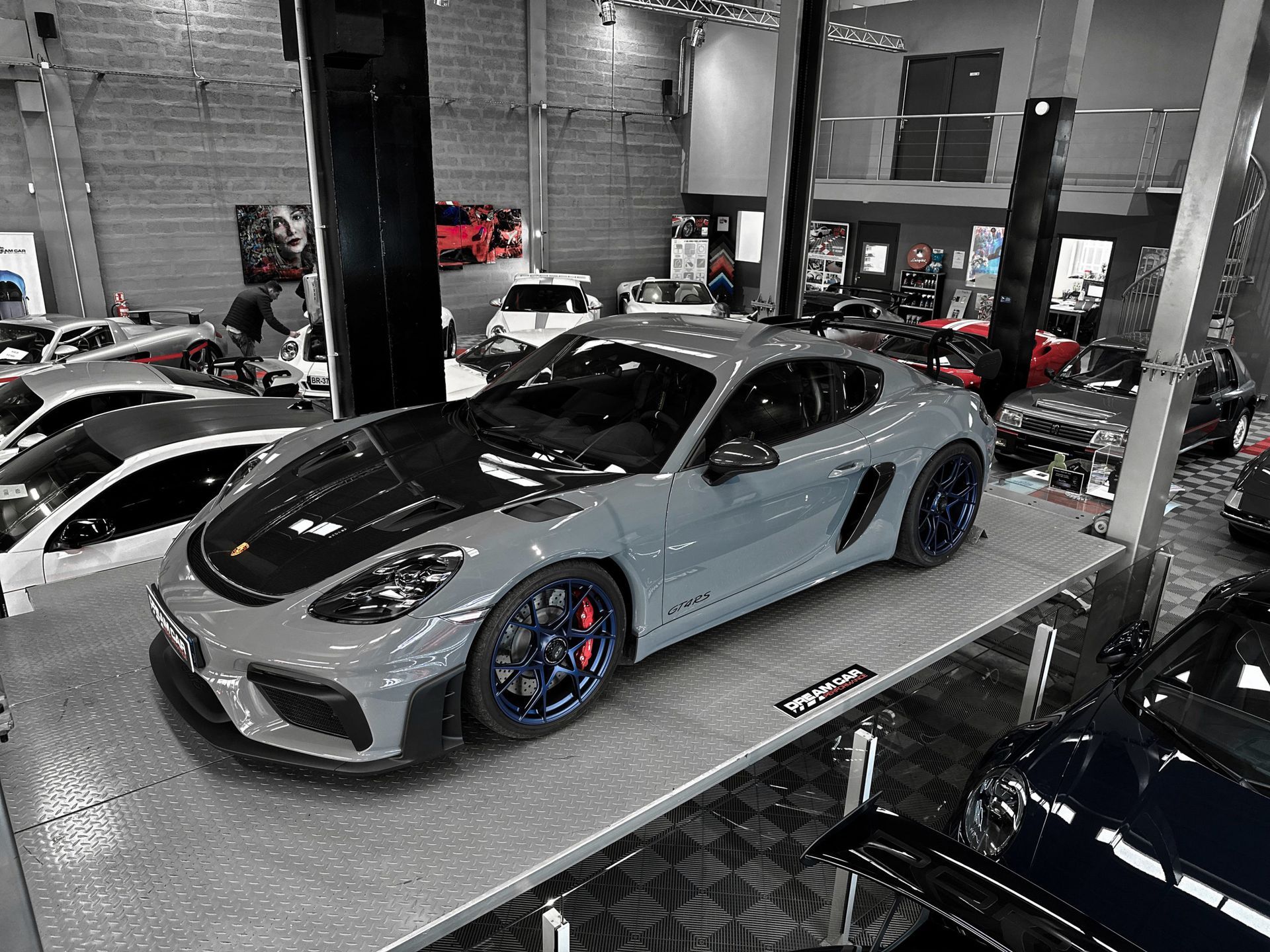 Porsche Cayman GT4 RS grise