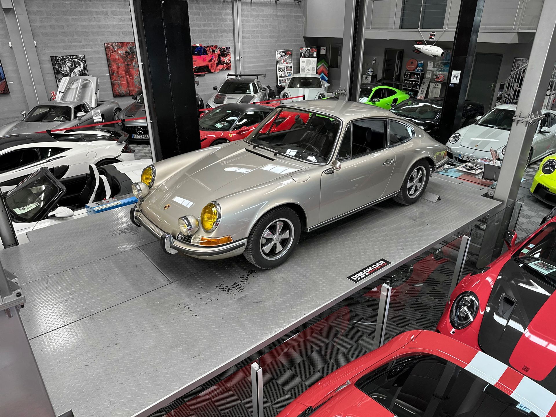 Porsche vintage argentée métallisée
