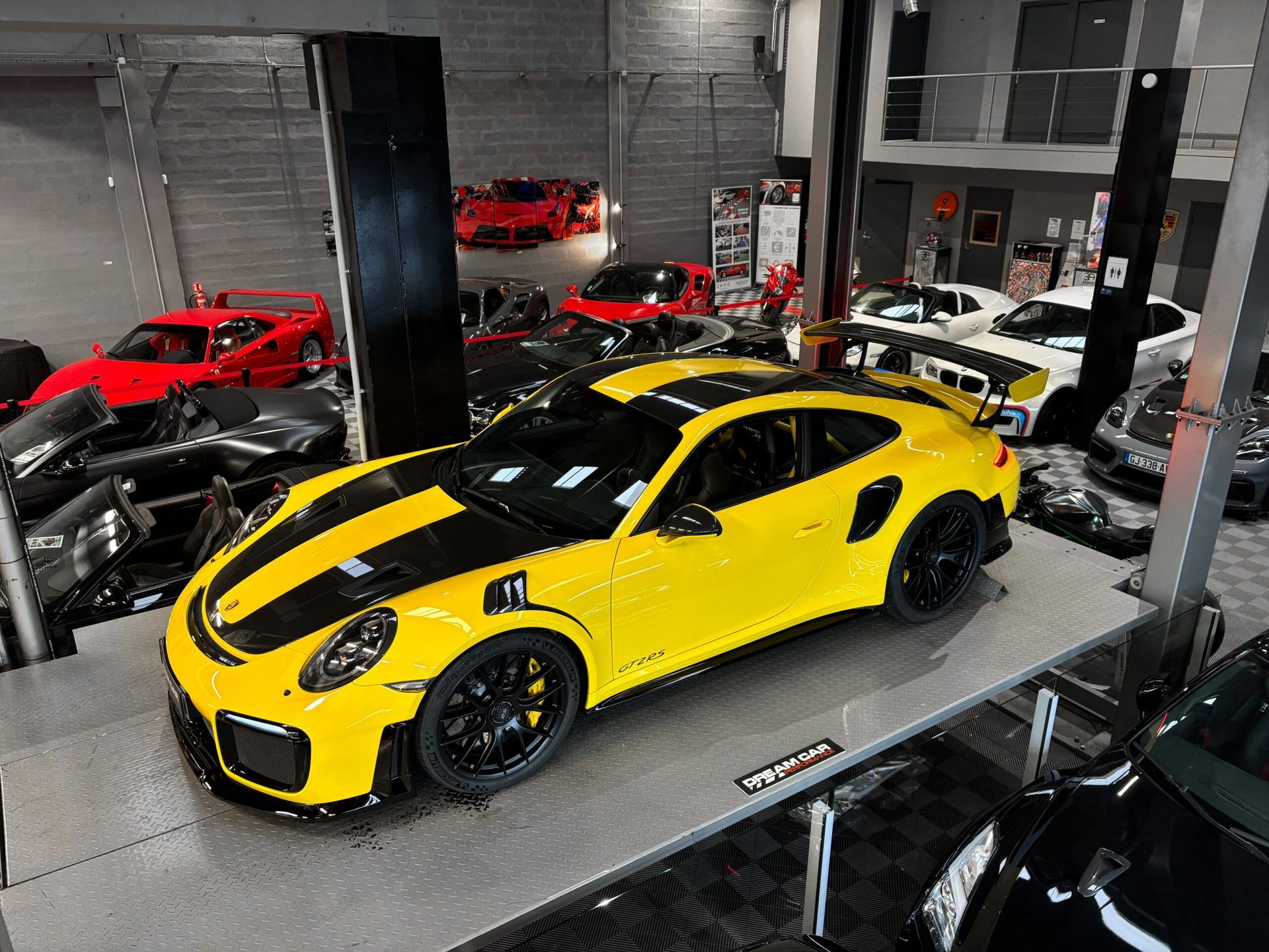 Porsche 911 GT2 RS jaune vif