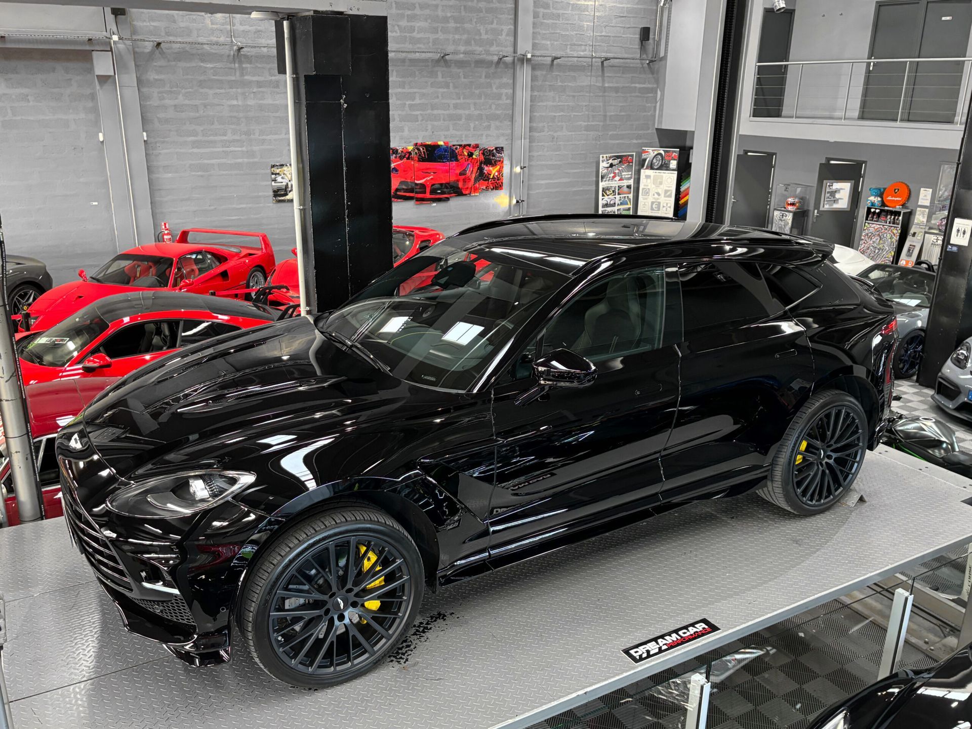 SUV Aston Martin DBX