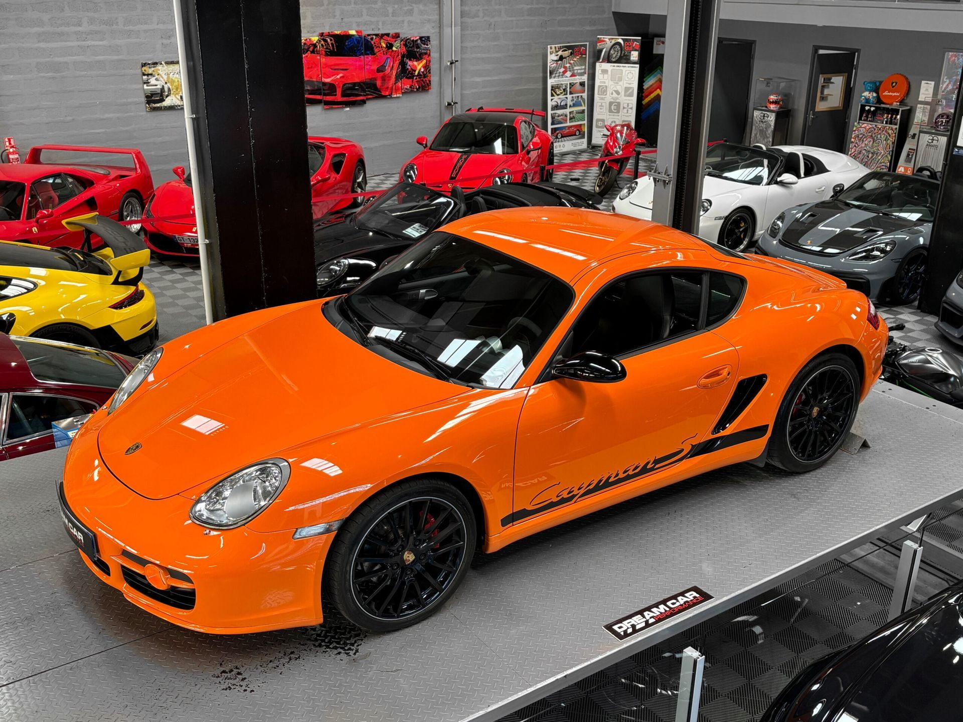 Porsche Cayman orange vif