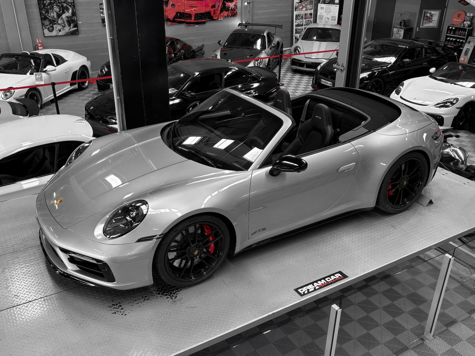 Porsche décapotable argentée