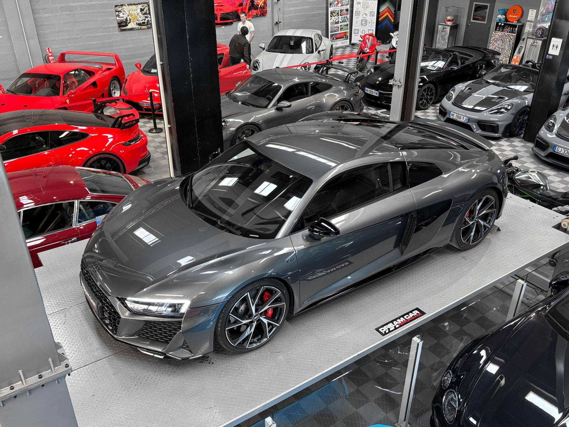Audi R8 grise