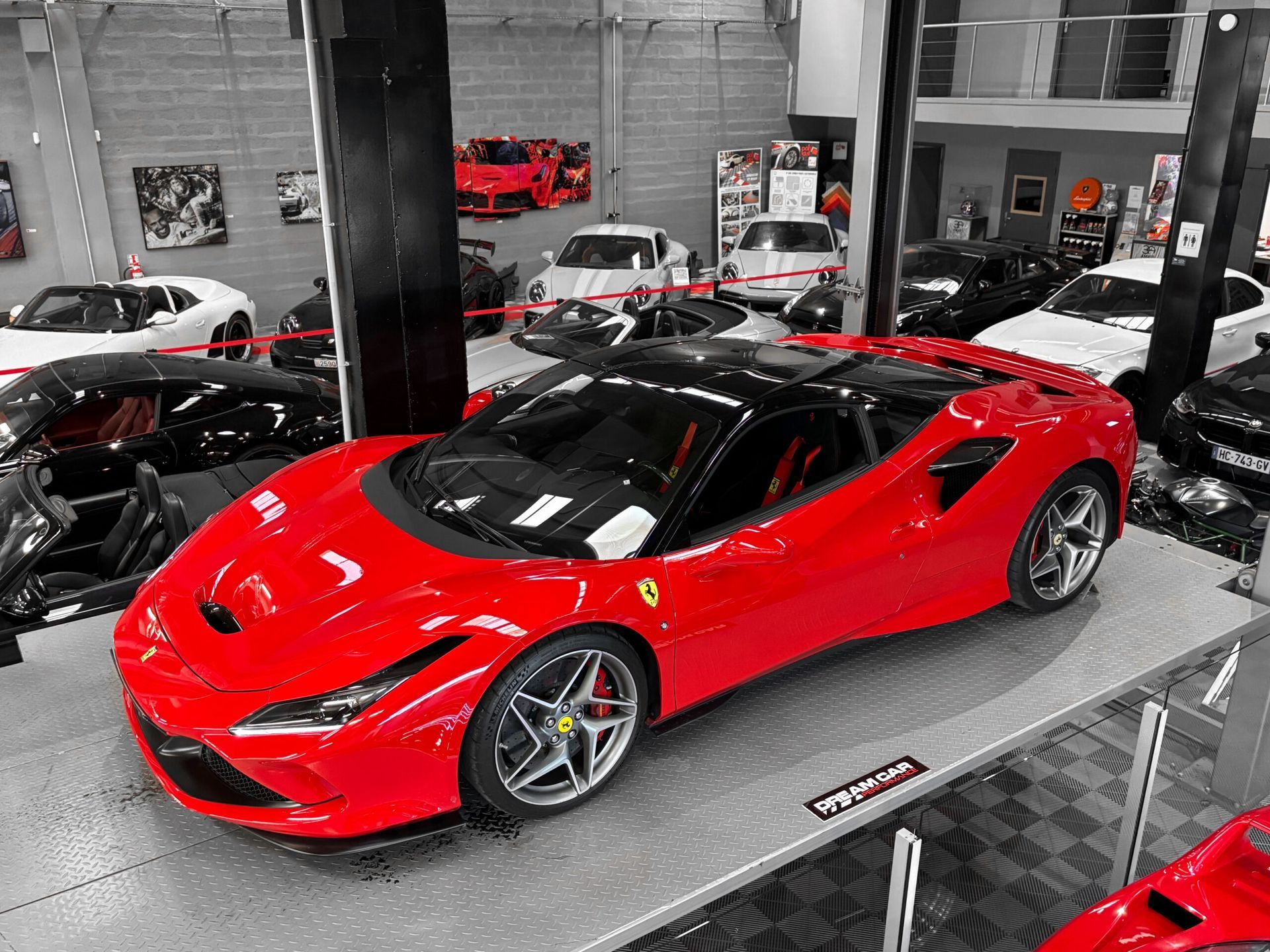 Ferrari rouge vif