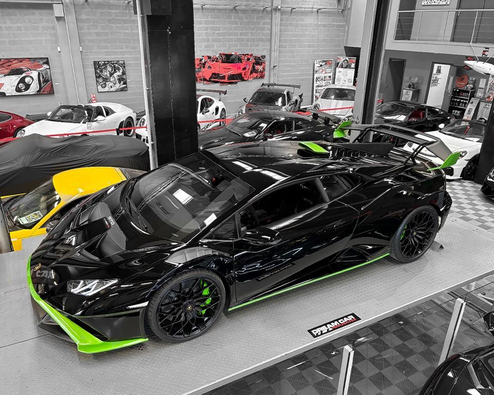 Lamborghini noire brillante 