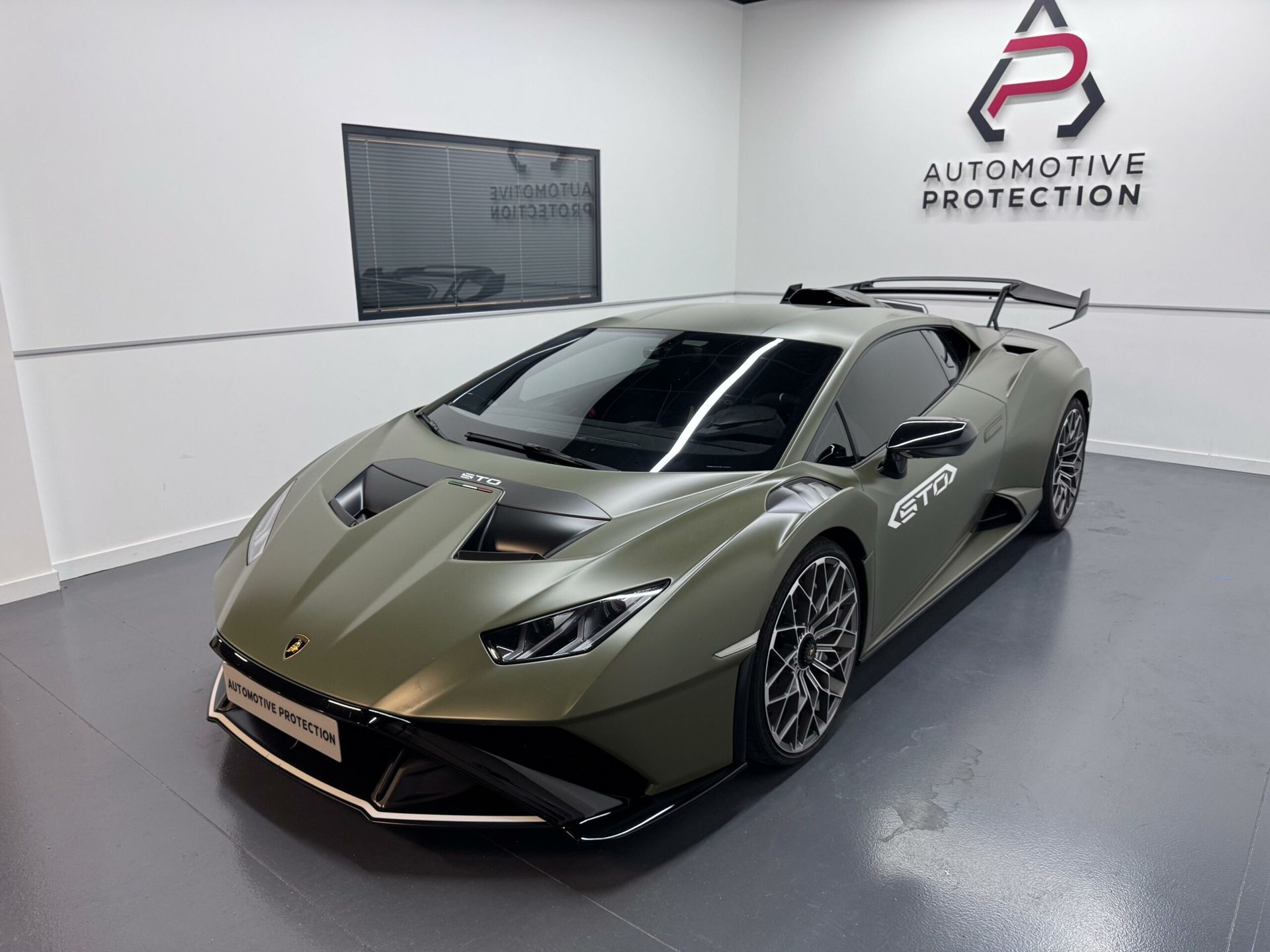Lamborghini Huracán vert olive mat