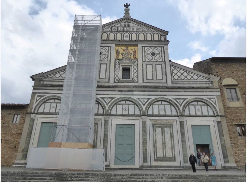 wie bewegt Frau sich in so einem Kleid ?