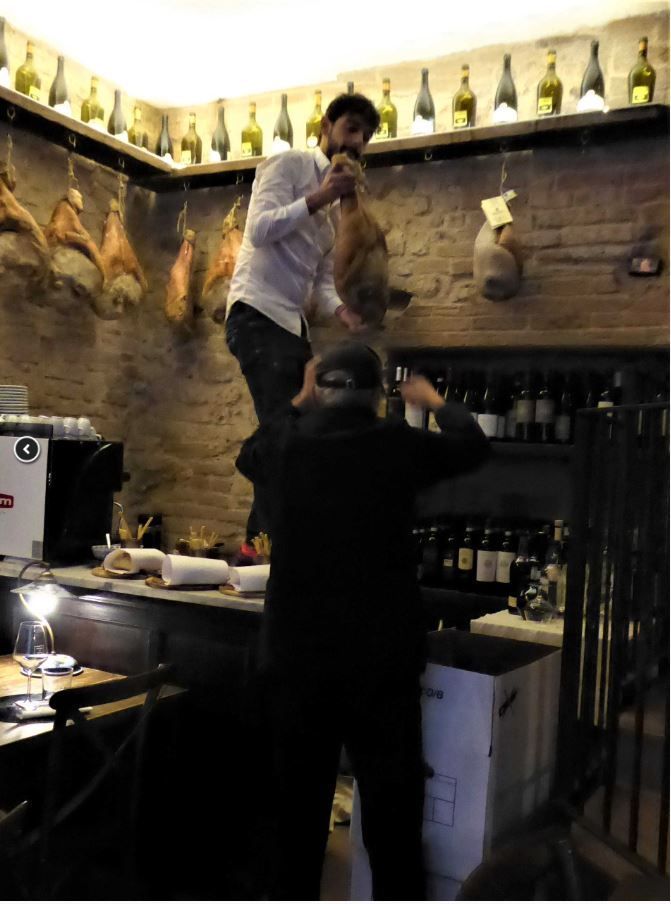 jeder Schinken ist 10 kg schwer