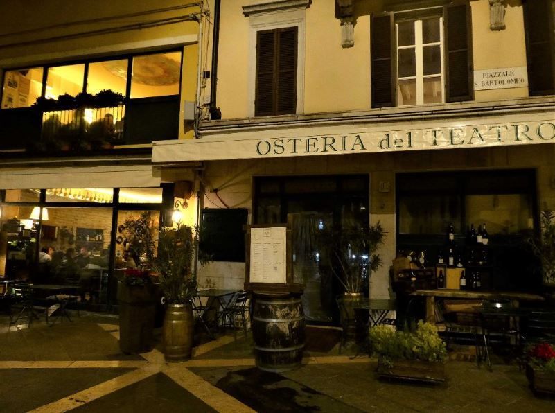 wie bewegt Frau sich in so einem Kleid ?