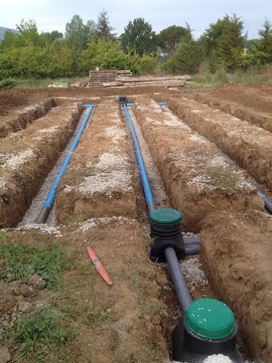 Pose de tuyaux d'un système d'assainissement