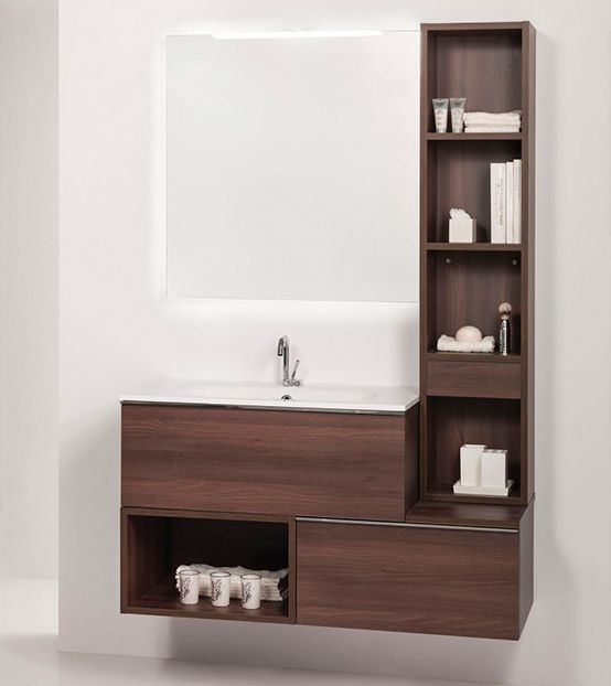 Un tocador de baño con lavabo y espejo.