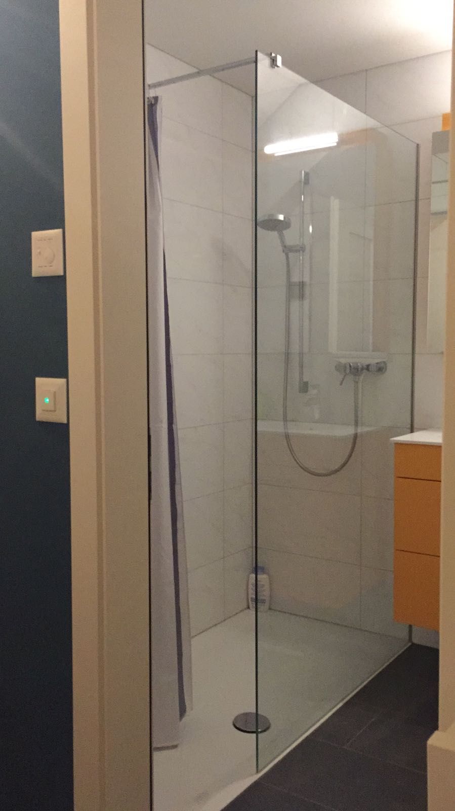 Teilgerahmt Badezimmer