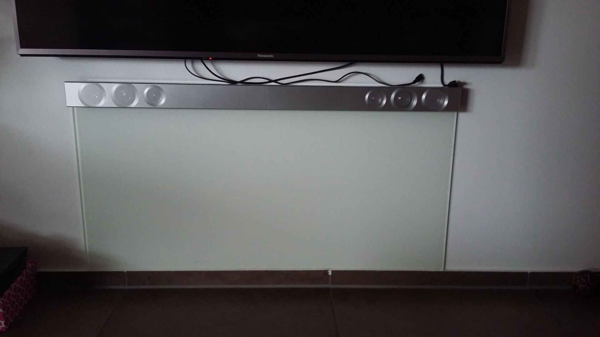 Wandabedeckung Glasweissmatt TV