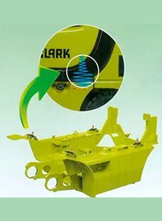 Un vehículo amarillo con una flecha verde apuntando hacia él.