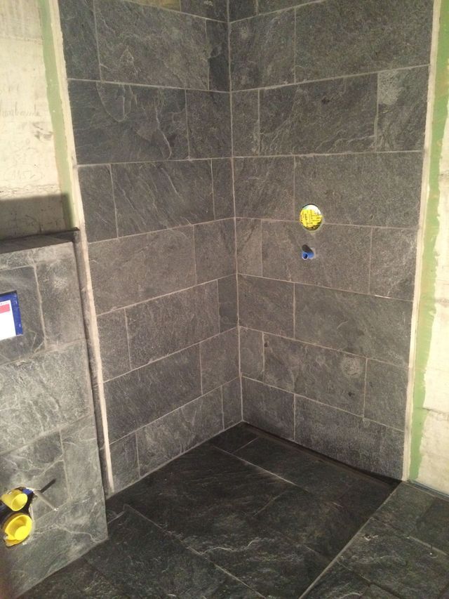 salle de bain en pierre naturelle