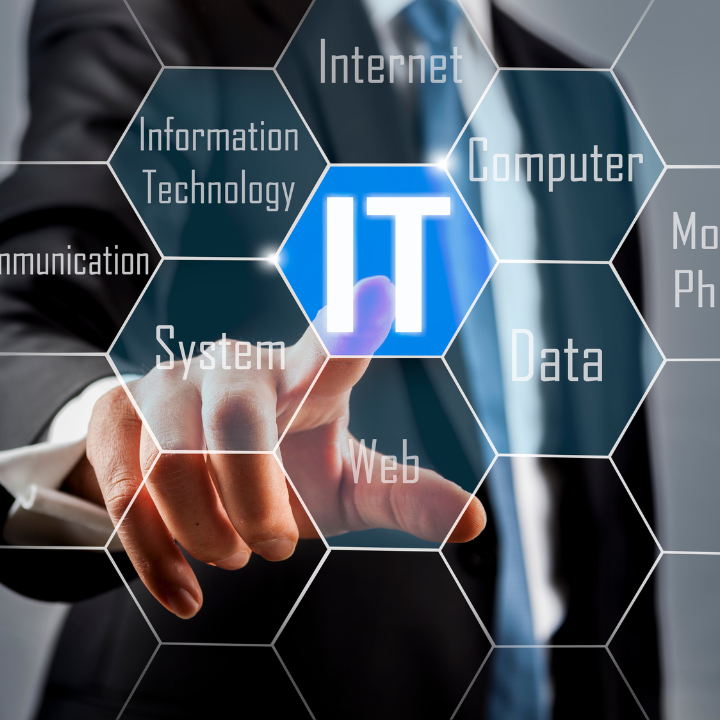 Un hombre está presionando un botón que lo dice