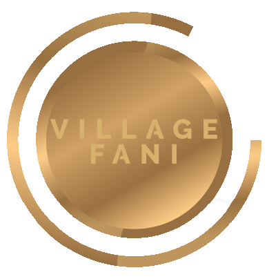 Logo circulaire doré « VILLAGE FANI » avec un anneau métallique sur fond blanc