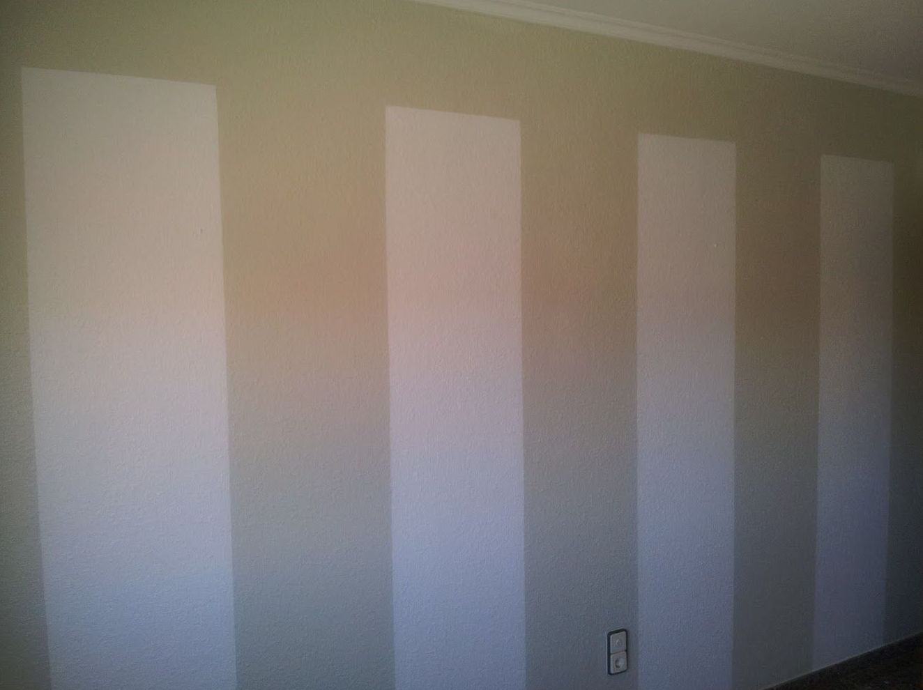 Pintura de pared con franjas verticales 