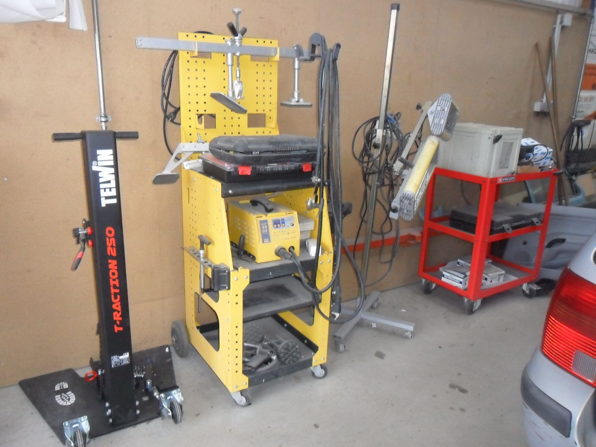 Outils pour intervention sur véhicule