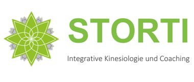 Ein Logo für Integrative Kinesiologie und Coaching Storti mit einer grünen Blume auf weißem Hintergrund.