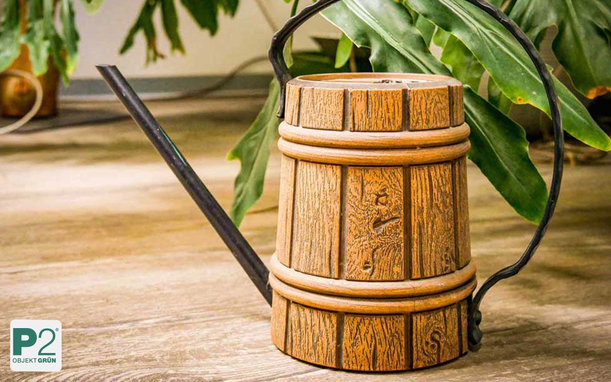 Hölzerne Gießkanne