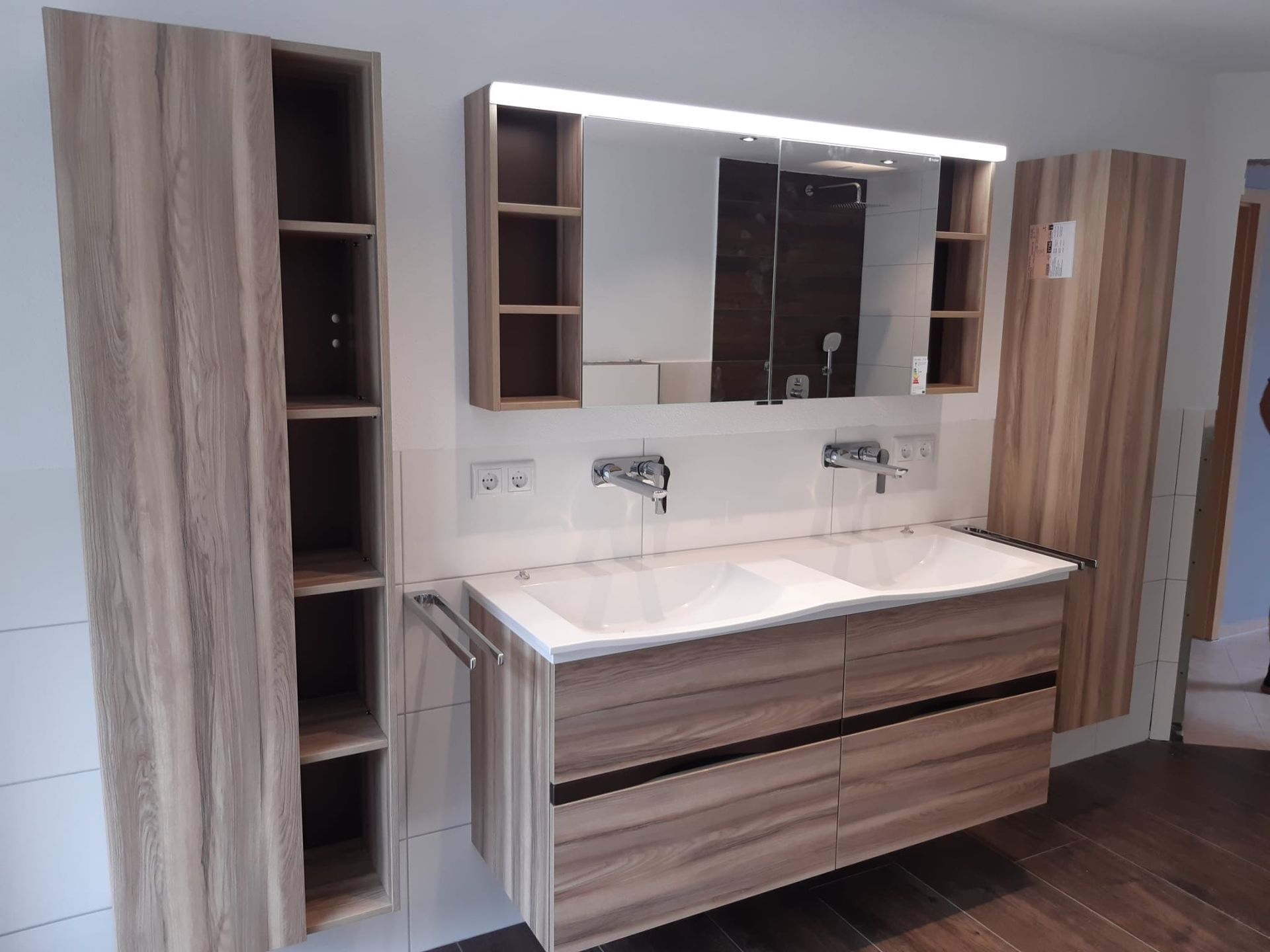 Installation eines hochwertigen Waschbeckens